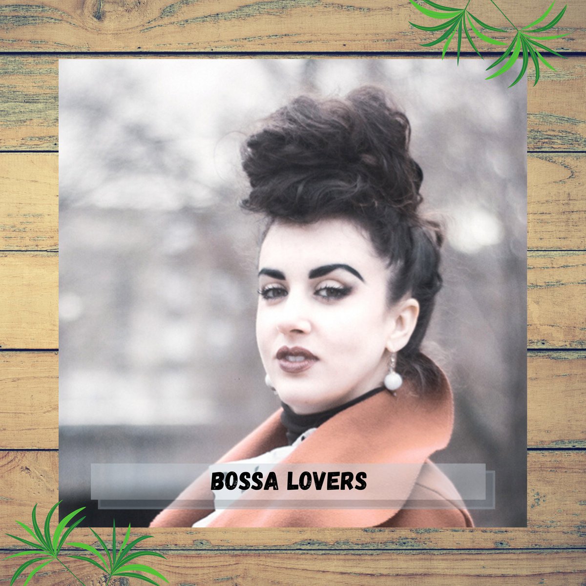 #festivalmia #BossaLovers

Le trio composé de Diamontika au chant Tohey à la guitare latine et Claude Lartilleux à la batterie et aux balais reprend des standards de bossa nova à la sauce groove ainsi que quelques compositions originales de même style

Rdv place de la Republique!