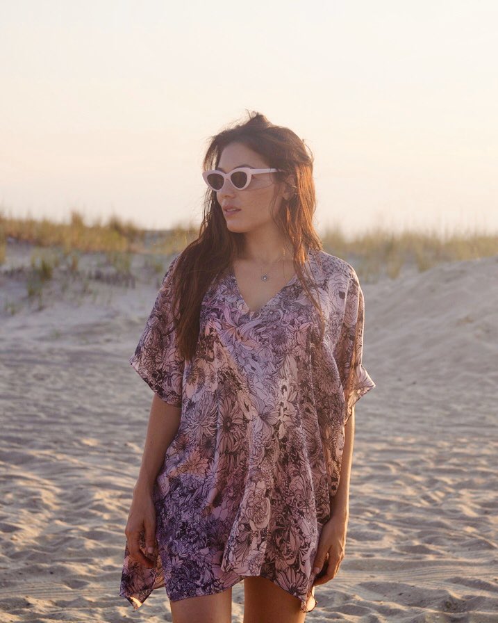 christinesilk's tweet photo. #Silk upon the skin, sand between the toes... Our limited edition Arabella #Tunic is sure give you that #Friday feeling: https://t.co/FE4hK7ElzZ #christinelingerie #madeincanada #silktunic #silkloungewear https://t.co/ep6UXys3vV