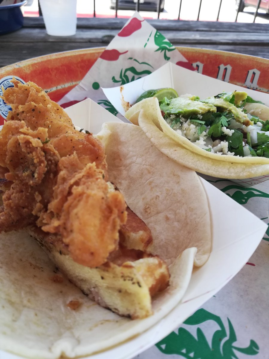 MissssHuang's tweet photo. Outdoor lunch ♥️
#barbacoa #chickenwaffle @ilovetacocrush https://t.co/J6SbdrDnzK