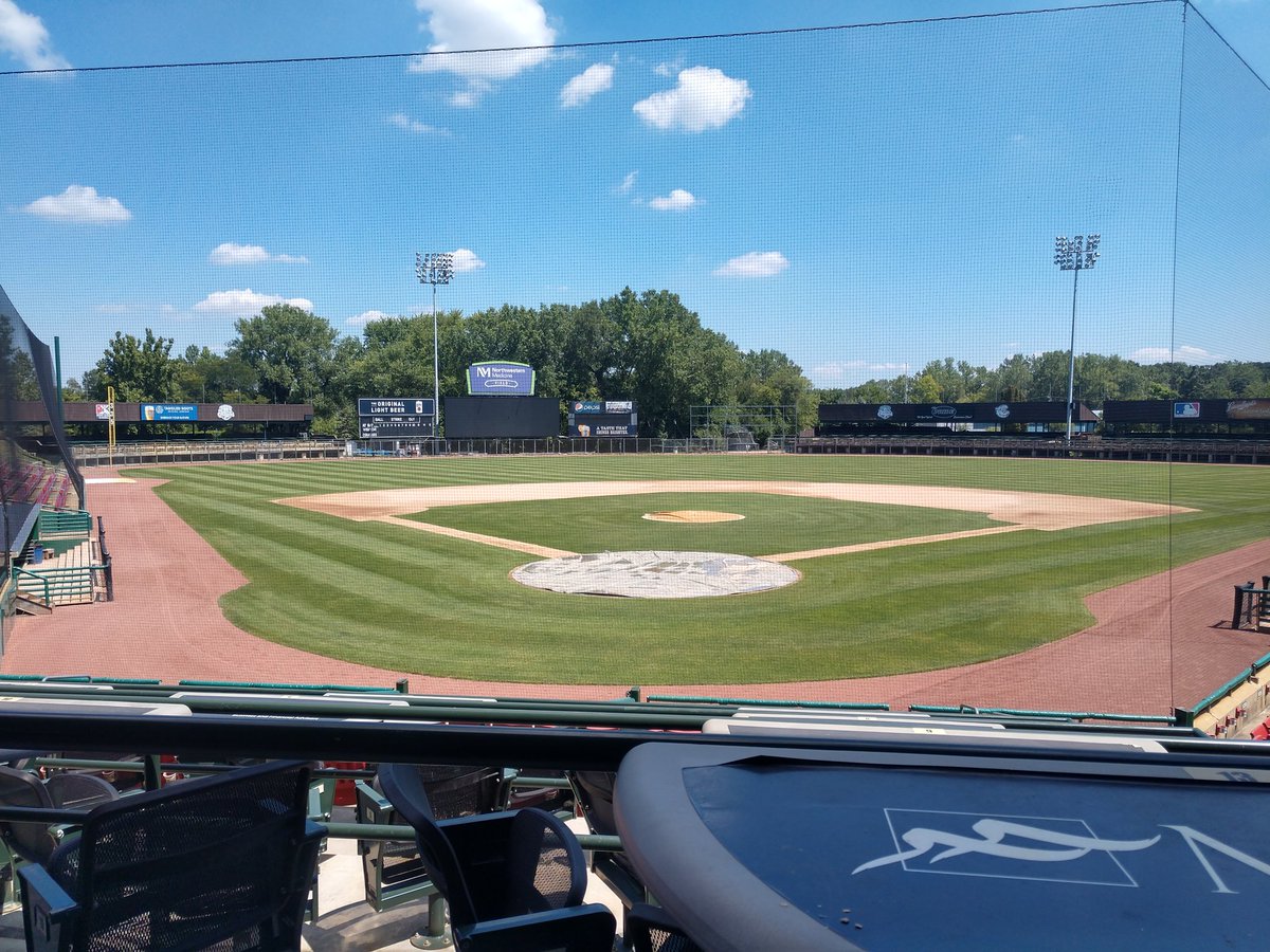 stevejpulaski's tweet image. It&apos;s a goddamn shame I&apos;m staring at an empty Kane County Cougars ballpark on a Friday afternoon as beautiful as it is. So many fun memories at this place, just taking it in as I purchase some discounted apparel. Damn this virus #SlowMode.