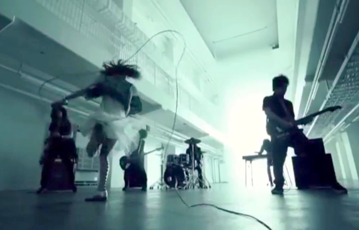 Lisaッ子の一員 あー Rising Hopeのpv 何回観ても神 リリイベを徹夜して行ったり 街頭で流れてると足止めたなぁー ˉ ˉ 特にココ 好き過ぎるっ Co Kさん Gt The Odgeさん Gt うのちちゃん Ba けんちゃん Key キングさん Dr Lisa