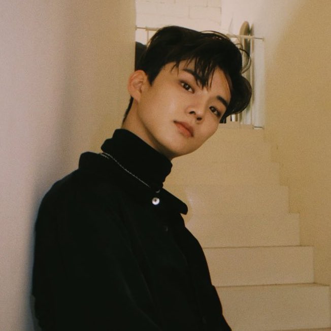 hourlykyu's tweet photo. whenever he puts his hair up like this……Phew https://t.co/gjdnxRL8fw