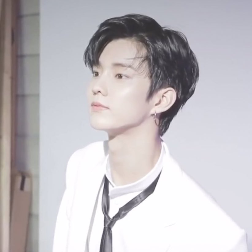 hourlykyu's tweet photo. whenever he puts his hair up like this……Phew https://t.co/gjdnxRL8fw