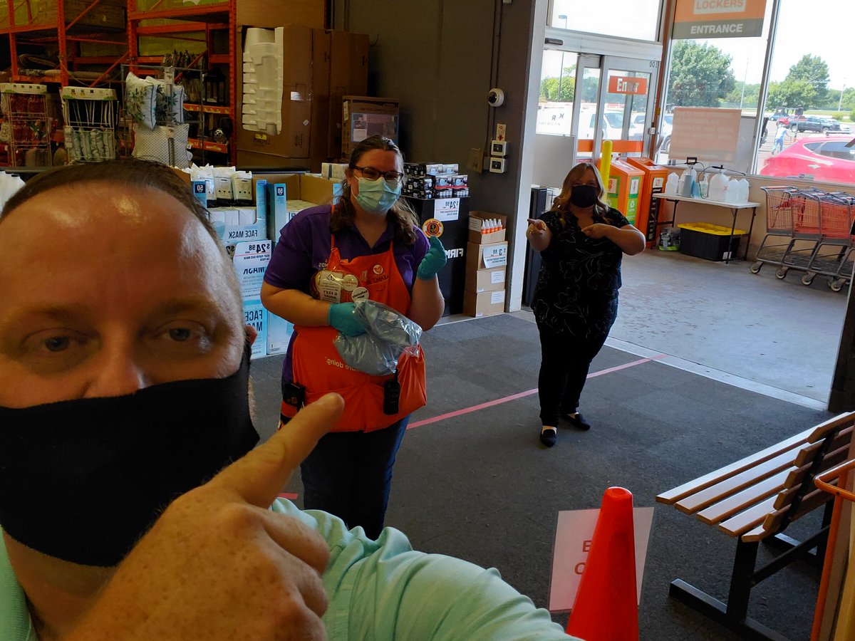 AlexMad2212's tweet photo. Happy anniversary Jamie. 9 years with the company. Thanks for all you do! https://t.co/iiaUku65Fg