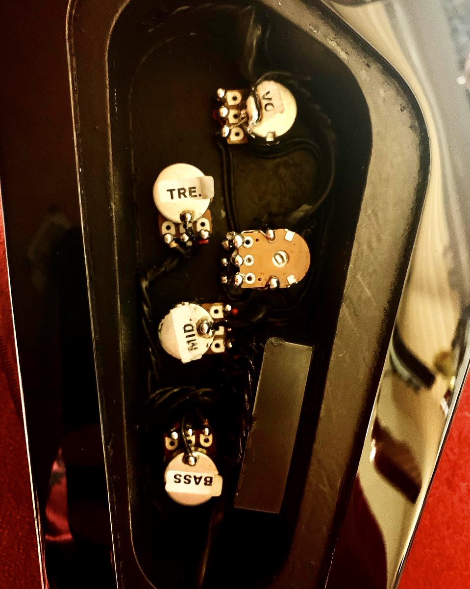 🔥 #USA Michael Schenker V Bass Limited Edition, 3/25 🎸🇺🇸 <a href="/MW_Schenker/">Michael Schenker</a>

build.deanguitars.com