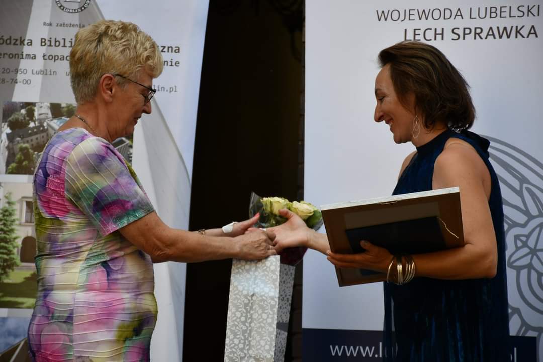 Biblio_Swidnik's tweet image. Nasza koleżanka Aleksandra Majewska z Filii nr 3 została dziś laureatką Nagrody im. Anny Platto. 🏆
Wyróżnienie przyznawane jest od 1995 roku.

#biblioteka #Świdnik #platto