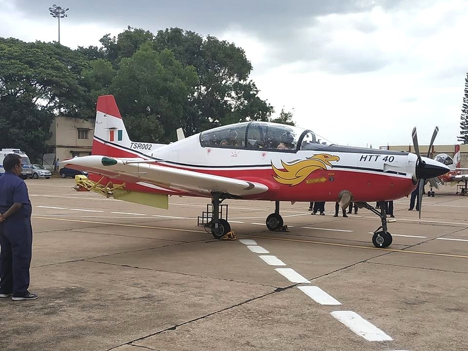 Akumar022's tweet photo. In the next Five years, these FOUR game-changing Indian Projects — 83 #TejasLCA Mk.1A, 100+ HTT-40s, 170+ #LCHs and 200 #LUHs — worth around INR 90k-1,00,000 cr ~ $12-15B wud infuse tremendous capabilities into Indian Defence n Aerospace Industry. The time is too critical. https://t.co/QbGtpM0YQ4