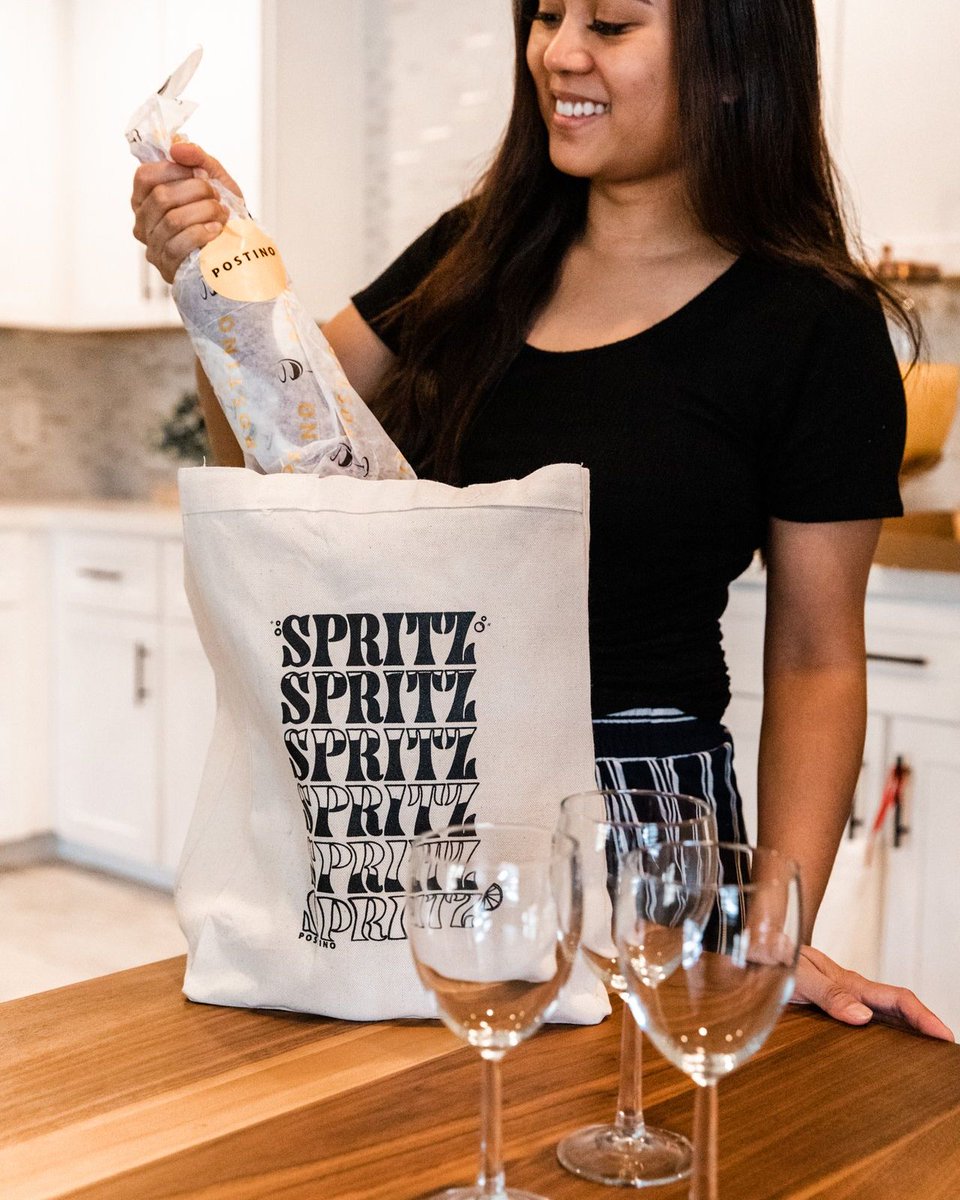 TempeTourism's tweet photo. Cocktail kits to-go have become a weekly staple to a balanced diet 🍷 We LOVE this boujee kit we ordered from @postinowinecafe.
.
.
Call ahead to order yours. Peep the cute reusable tote 🛍️😍 #OurTempe
.
.
Link to our Cocktails to go blog: https://t.co/wTFCiY6VlB https://t.co/g831MvZTJc