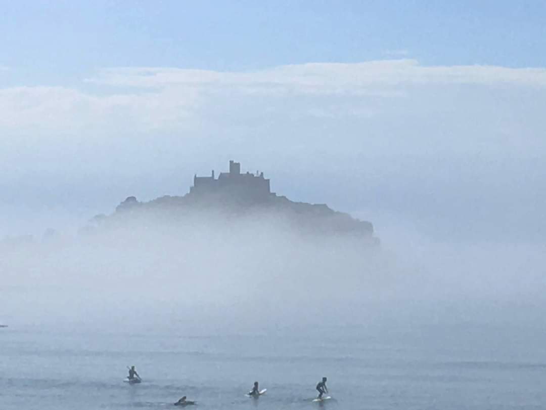 IronAgeKernow's tweet photo. St Micheals Mount in the morning mist. 
#FridayFeeling #fridaymorning #FridayVibes #Cornwall @CornwallLive @cornwallimage @Cornwall_Coast @beauty_cornwall https://t.co/Ygyl5C7RlF