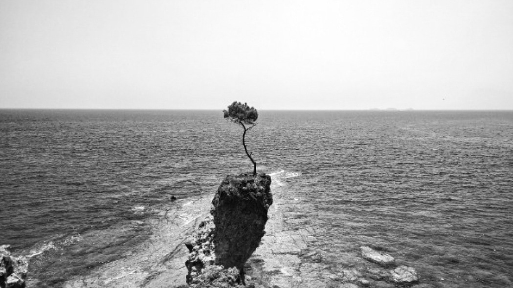 Platonov'un bir öyküsünde adam, buz tutan Potudan Nehri'nin buzlarının çözülmesini bekliyordu intihar etmek için. Kışın ortasında gidip gelip bakıyordu kendini alıp götürecek suları hapseden soğukluğa.
<a href="/Brhnyslyrt1/">Burhan Yeşilyurt</a>