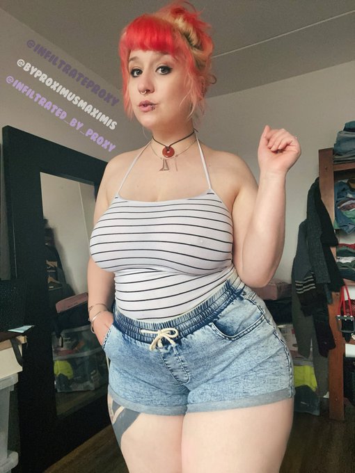 Summer shorts and no bra!  Don&rsquo;t forget to follow my 2 new Instagrams!  https://t.co/eTFdiAXbjm  https://t