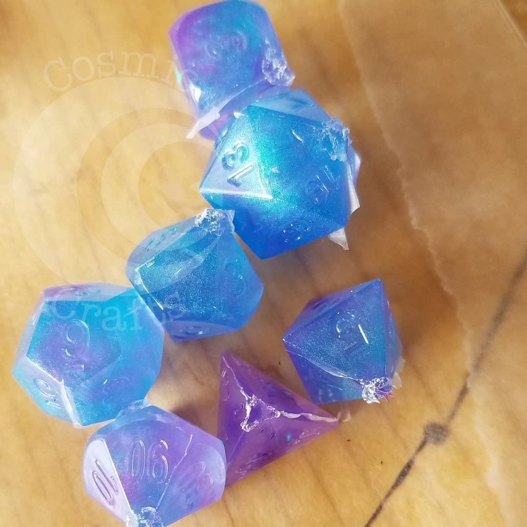 cosmiccrafts's tweet photo. I've tried multiple different resins now, and all I have to say is: THANK. YOU. ALUMILITE. 🙌👏🔥💯

Resin by @AlumiliteCo 

#cosmiccrafts #smallbusinessowner  #dicegoblin #dice #dicemaker #handmadedice #dnddice #dicelover #dicemaking  #resin #resinart #resinartist #resincraft https://t.co/8FRaBm15if