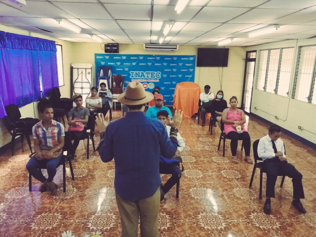 arata_martin's tweet photo. Encuentro municipal con Poetas y coordinadores del movimiento Leonel Rugama Rugama.
#Chinandega
#Distrito2
#NicaraguaTriunfaPazyUnidad
#OrgulloPatrio https://t.co/dq7qBzzyDo