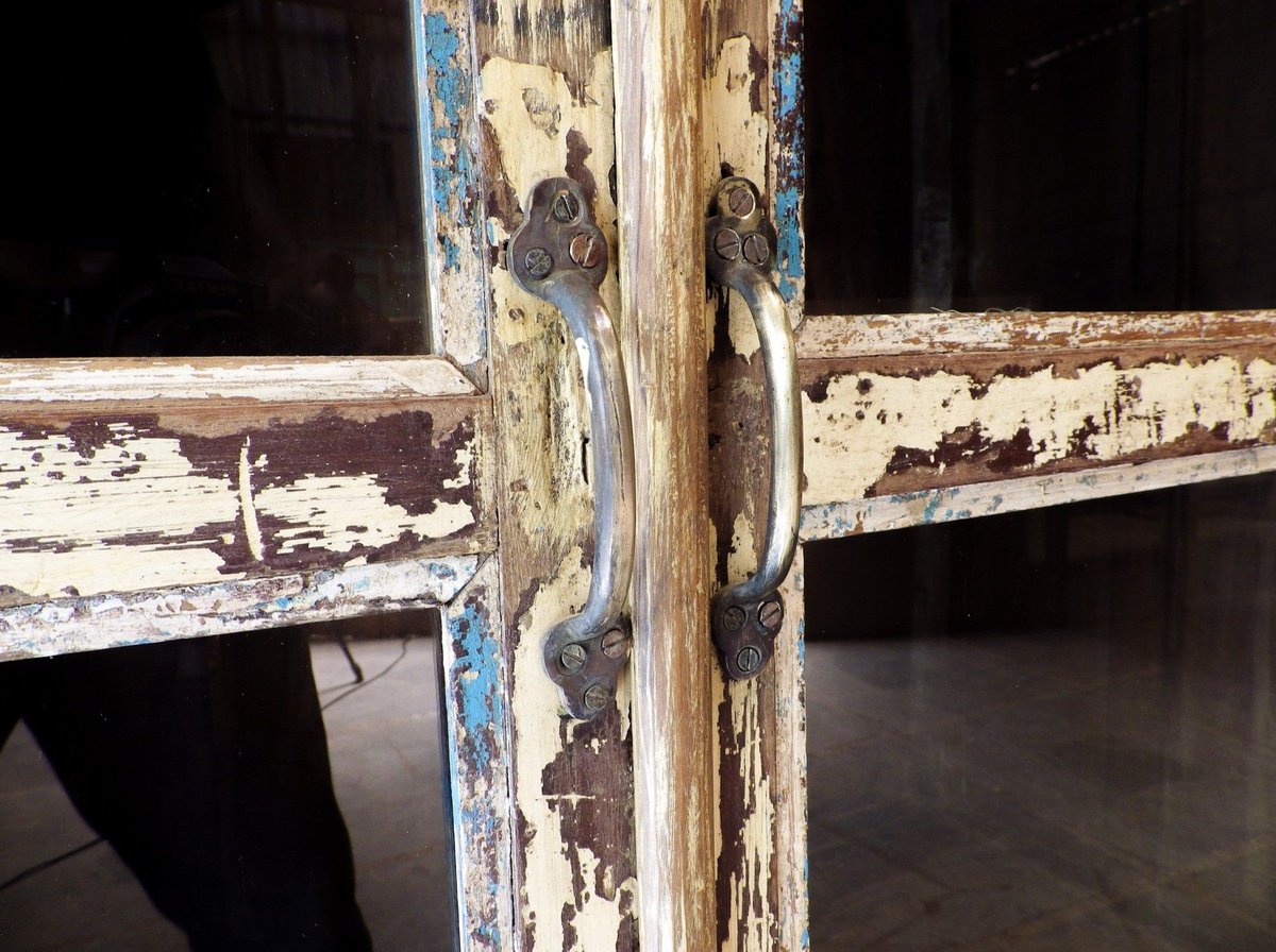 millwardsLtd's tweet photo. Vintage tall glazed bookcase cupboard with scrapped layers of paint (REF475) 

#millwards #hereford #indianantiques #vintage #antiquedealersofinstagram #homedecor #interiordesign #furniturestore #vintagefurniture https://t.co/MhbdcDhz0e