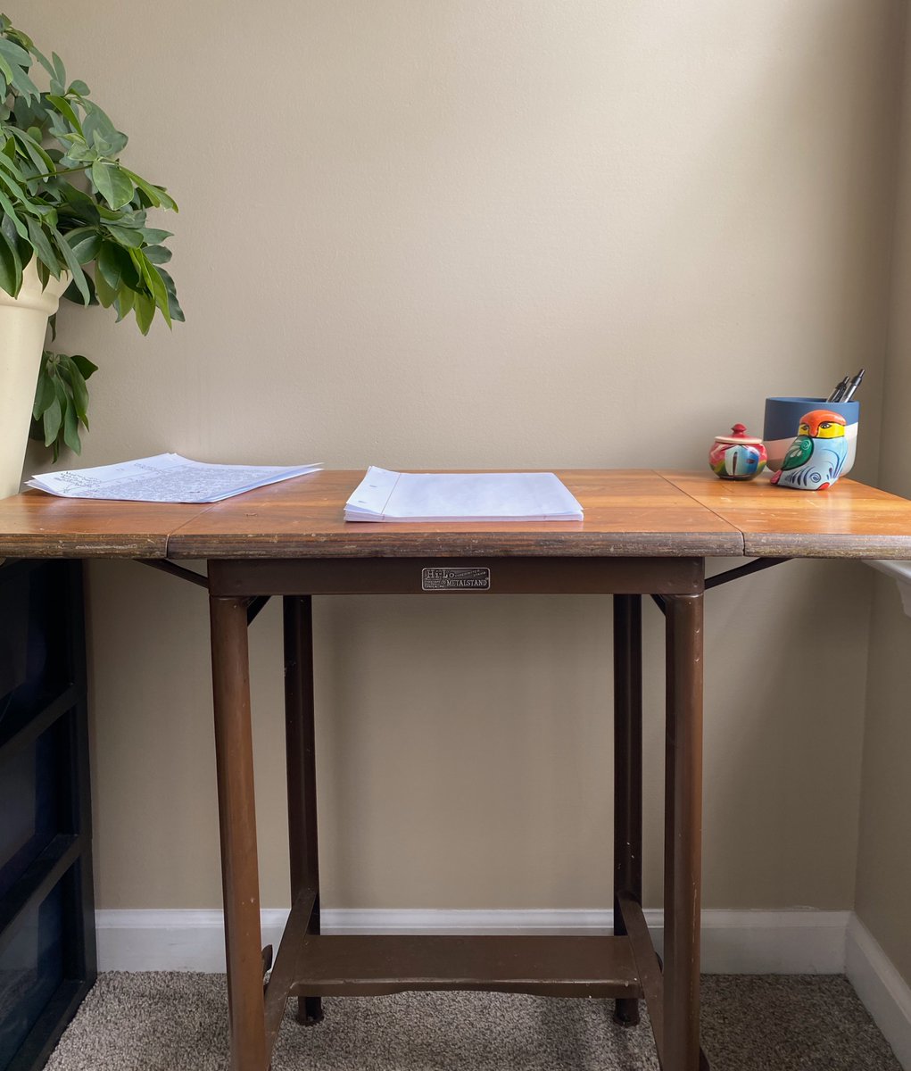 flexpotential's tweet image. New writing desk! Super happy with it. Three writing sessions in and it’s working! Writing and only writing happens here.