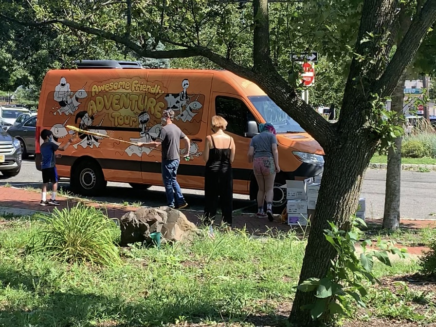 sljournal's tweet photo. Jeff Kinney would not be deterred.  @wimpykid hit the road for an in-person book tour. Here's how he's doing it and why.
https://t.co/FPyqQJgYZG https://t.co/IqaE6HiVXh