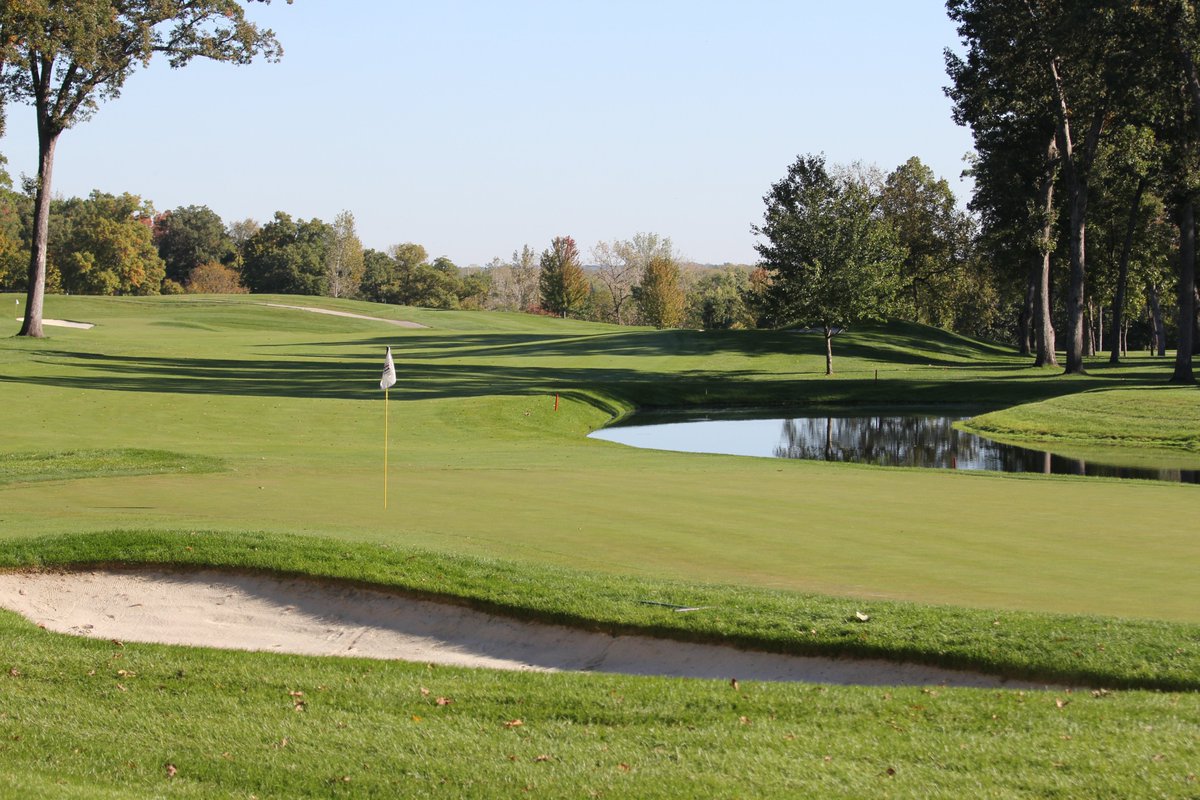 SAUBEES's tweet photo. 𝐅𝐚𝐜𝐢𝐥𝐢𝐭𝐲 𝐅𝐫𝐢𝐝𝐚𝐲 - @TPCDeereRun &amp; Emeis Golf Course

Deere Run:
🔵home to the @JDCLASSIC
🔵6 time host of the NAIA Golf Championship
🔵future Championship host in '21 - '24

Emeis:
🔵close to campus
🔵primary home course

➡️https://t.co/yDlXUTQ0st

#BringTheSting 🐝 https://t.co/6Pj0HxQtAG