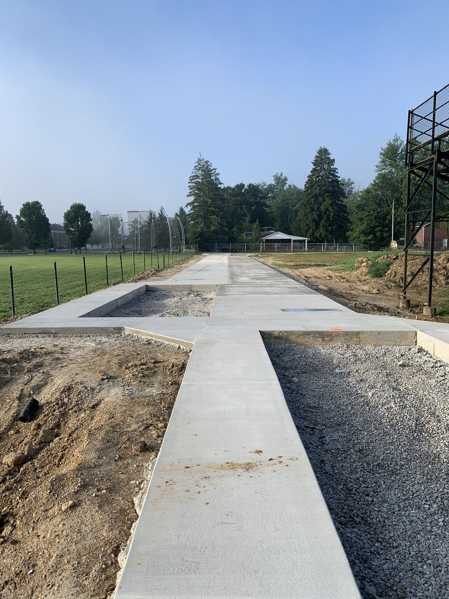 hanover_xctf's tweet photo. More pictures of the track and field! Can’t wait for the final product #beynon  #dowork https://t.co/xzCu4RRvrv
