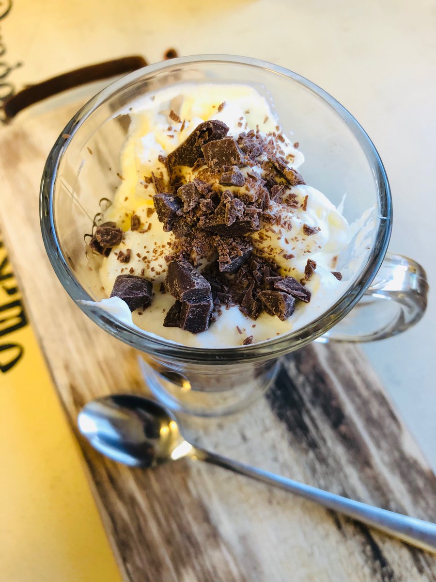TGIF 😍Our Mexico Milk 51% chocolate bar is perfect as a topper to any whipped cream drink or dessert. Simply chop and sprinkle it, or warm a piece in the microwave for 10 seconds and add over whipped cream. 

#DessertChallenge #mexicancacao #ManitoulinIsland #GoreBay #localON