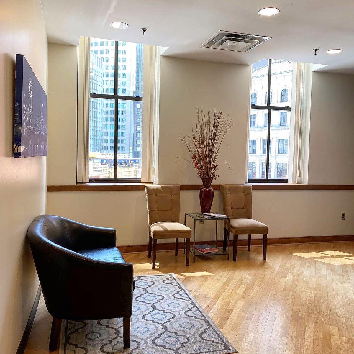 Perry_CRE's tweet photo. ✨Feature Friday✨⠀
⠀
20 WINTHROP SQUARE is a high-end office space in the heart of Boston’s financial district. Just steps from Downtown Crossing this building proves to be a stylish commuter paradise!⠀
⠀
Contact us today to find out more about this property! https://t.co/Bfrw3xnNRt