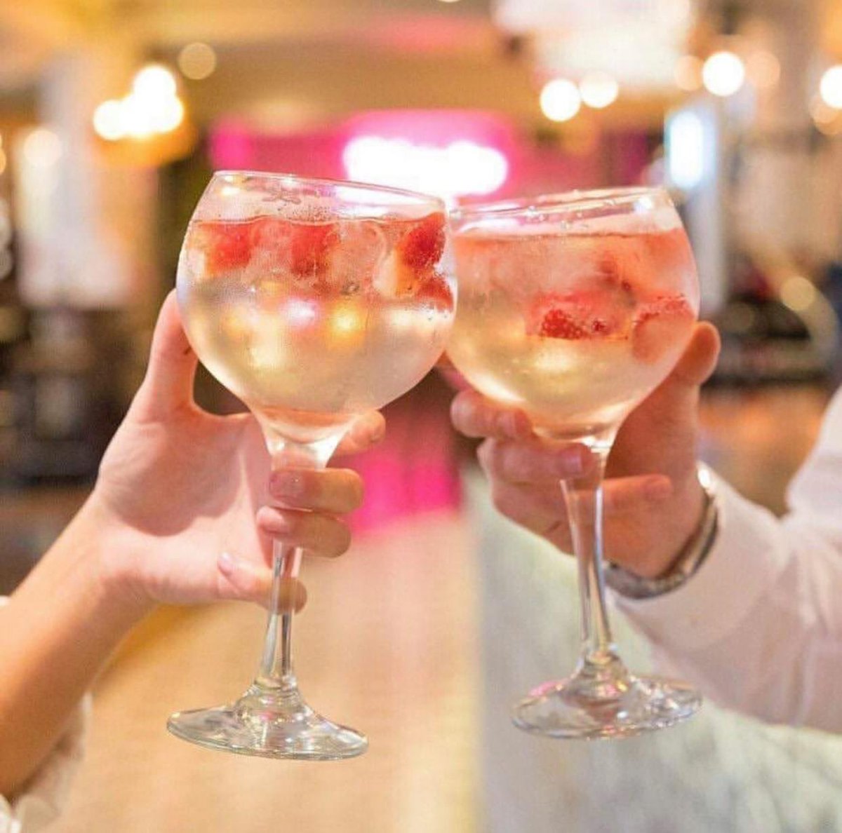 💙 We have found a way to thank all the hard working doctors 🥼 &amp; nurses👩🏻‍⚕️ at the NHS, by donating with you! 🙌🏼

For every Gordon’s Gin  sold we will donate 25p 💙 👏🏻 to the NHS Charities Together 

Thank you from everyone here at S&amp;L