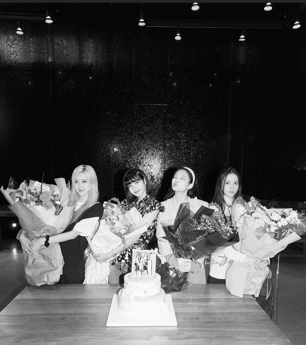 اجمل والطف فرقه بالحياه🥺🖤💗 #FOUReverWithBLACKPINK