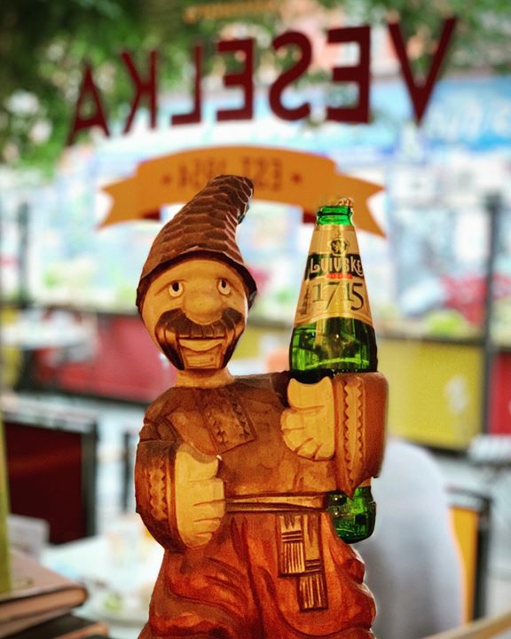 VeselkaEssex's tweet photo. Happy International Beer Day! 
🍻🍻🍻
“There are more old drunks than there are old doctors.”
― Willie Nelson.

#veselkaessex #internationalbeerday #willienelsonquotes #lowereastnyc #themarketline #thegranddelancy https://t.co/jBXiGPpufJ