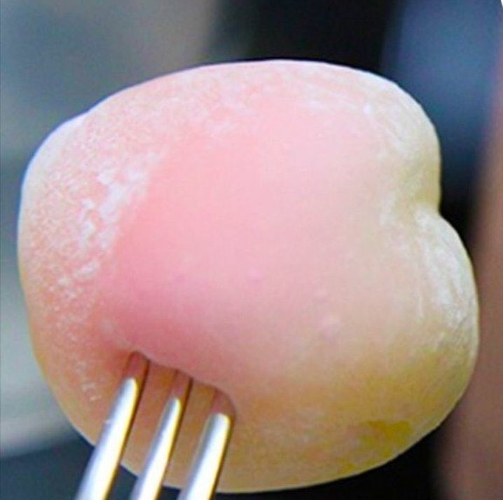 a thread of me just talking about wonho's cheeks