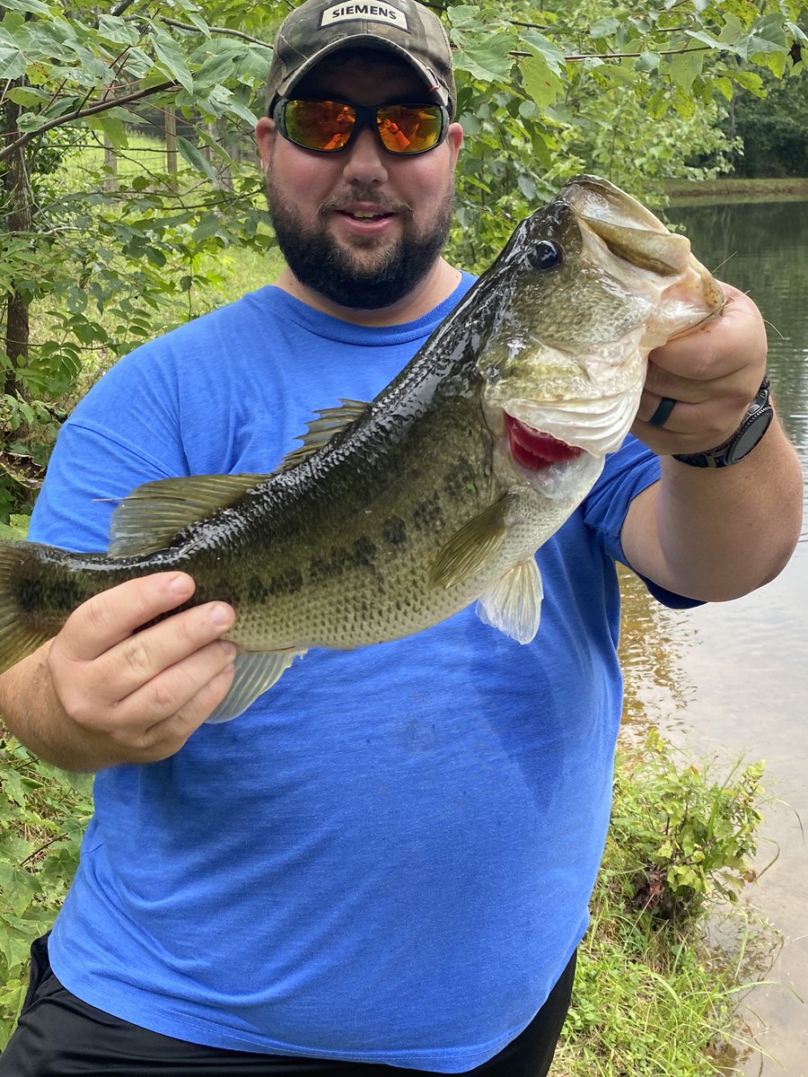 RobbieG_NGU's tweet photo. In the words of my guy @TheoVon #GetThatMonkey good day on the pond with my boy Ray. #makeyourownluck #13fishing https://t.co/qIcZ1HRwsk