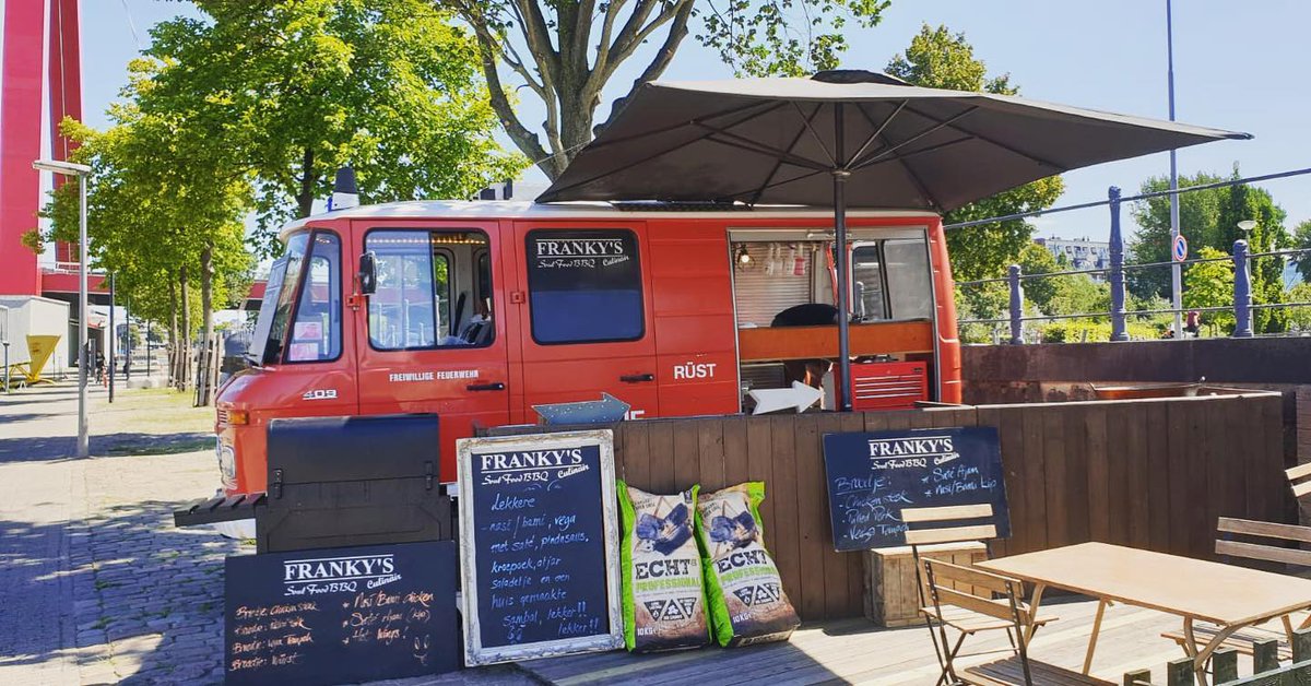 Indonesische gerechten op het #Noordereiland bij visrestaurant <a href="/laplancha2/">alaplancha</a>. Franky's foodtruck 🛻 staat op de Maaskade. 🍴☀️