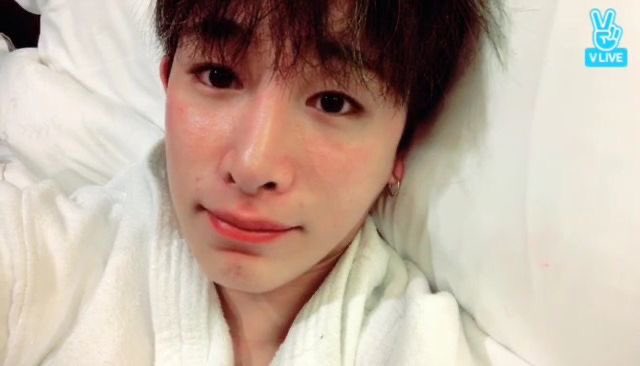 a thread of me just talking about wonho's cheeks