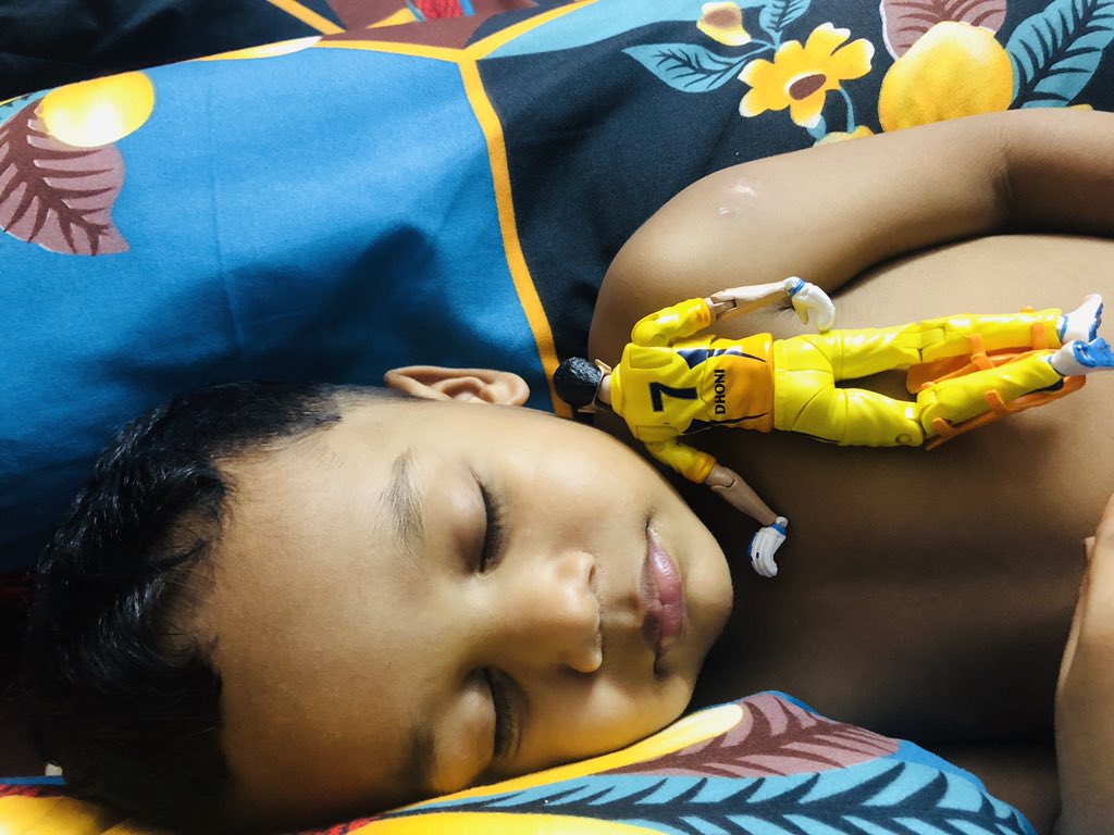 nawazshan's tweet photo. Good night #yellove #mybloodfavoritekit @ChennaiIPL @msdhoni @CSKFansOfficial @LilliputHub @SaakshiSRawat @DrbabaRn @mail2jbalaji 💛💛💛 https://t.co/6jn6zc6BSS