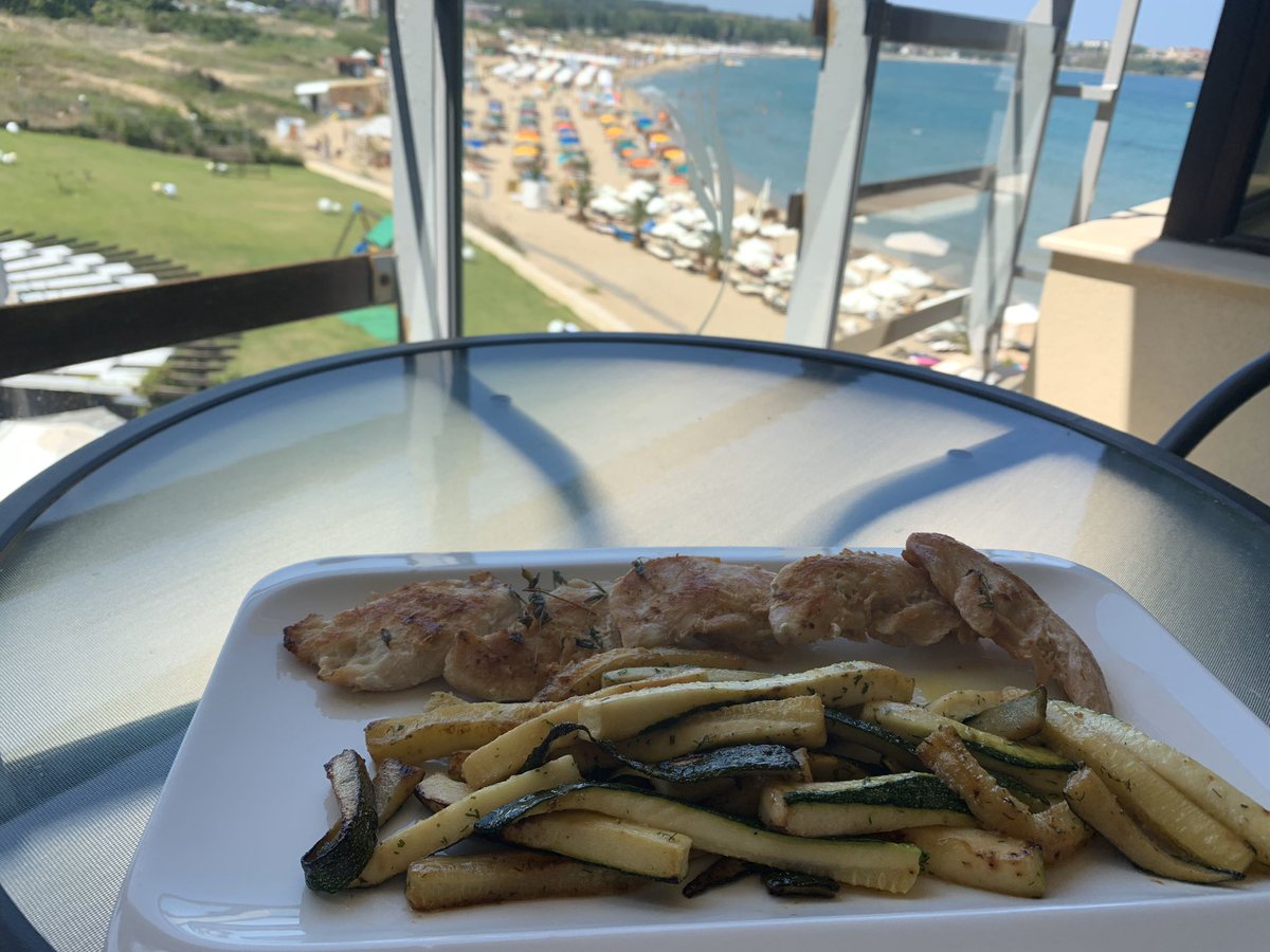 TsekovaMaria's tweet photo. What a view while eating... 🏝 #chicken #sea #lunch #summertime https://t.co/rExmV5Bc0U