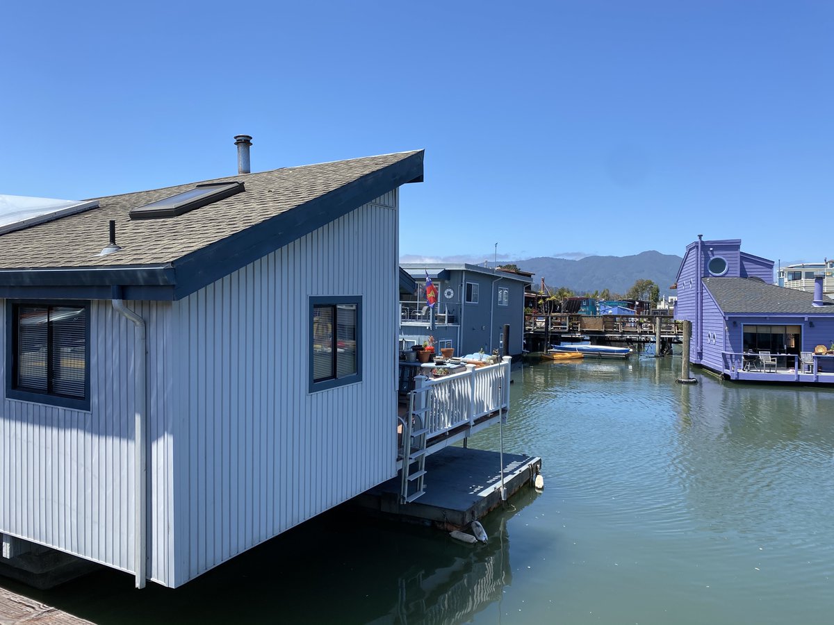 OpticosDesign's tweet photo. Another "if you wonder if I ever stop thinking about #MissingMiddleHousing." Triplex #houseboat I found on my staycation while biking in Sausalito, CA. Last photo is not the triplex, but a damn cool house boat! #Rethinkhousing #housing #houseboats #triplex https://t.co/2nYqpL2Jv4