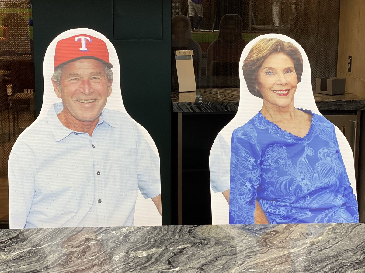 𝚃𝚎𝚡𝚊𝚜: President George W. Bush and First Lady Laura Bush