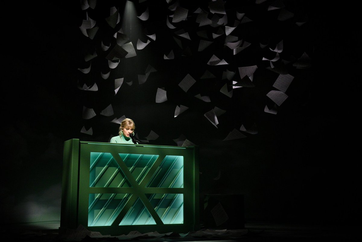 Taylor Swift as philosophy books