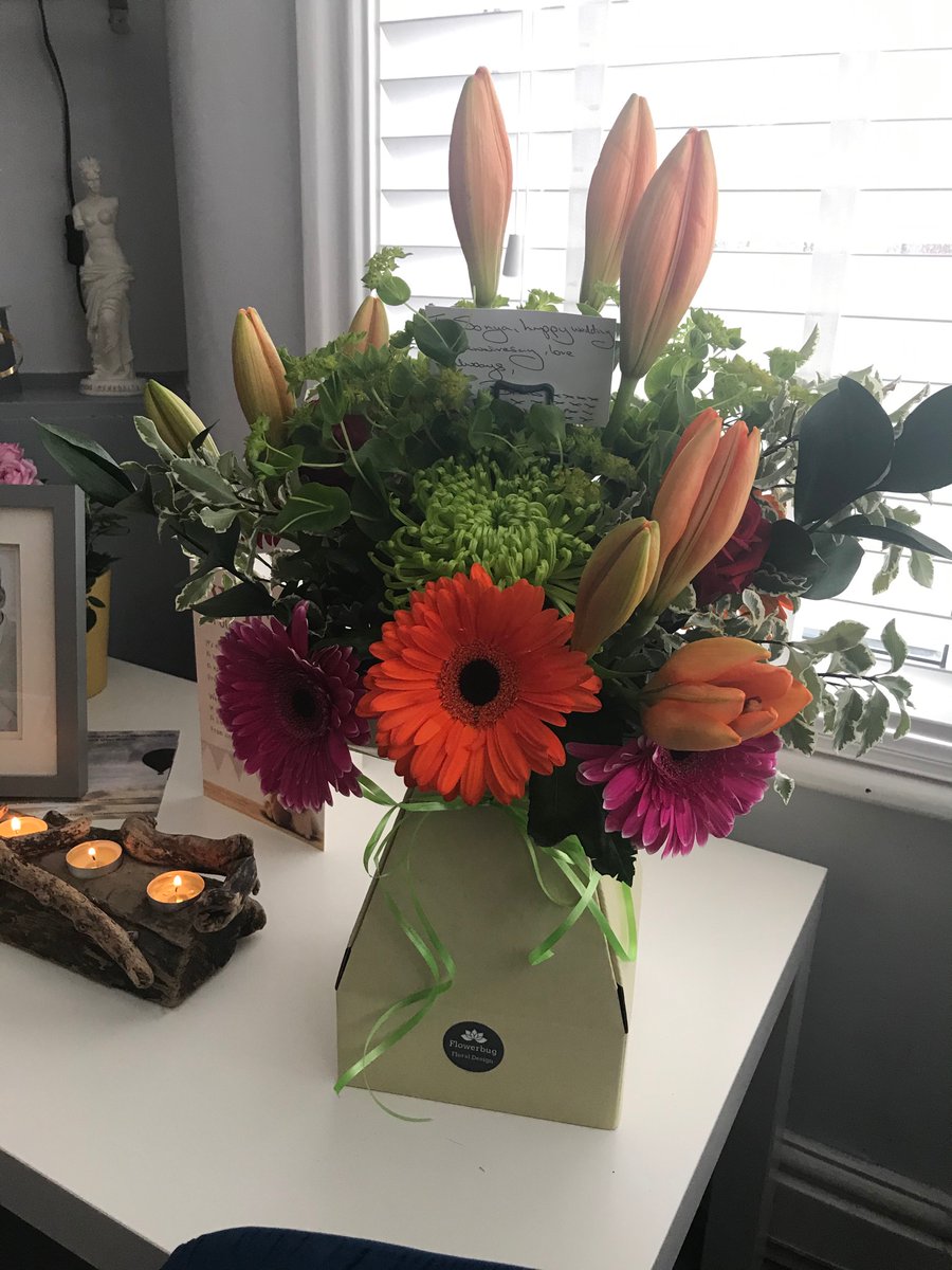 Sonyahods's tweet photo. Lovely surprise π₯ anniversary flowers from a Mr, thank you #Flowerbug #flowershop #thisiswooltonroad #florist #Anniversary #delivary https://t.co/l4Db5uiDwa