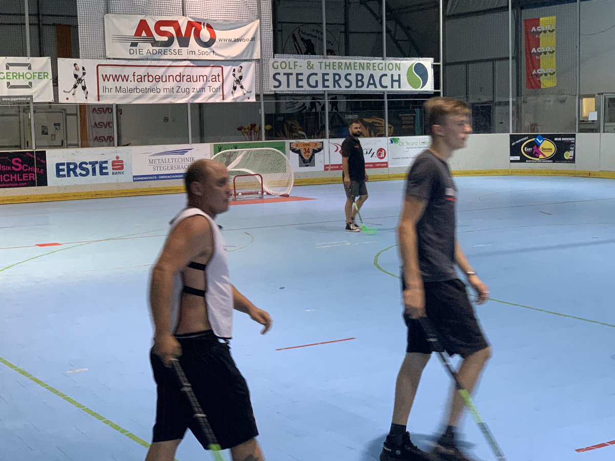 TStegersbach's tweet photo. Bewegter Floorball im Park https://t.co/8spgGOMRJz