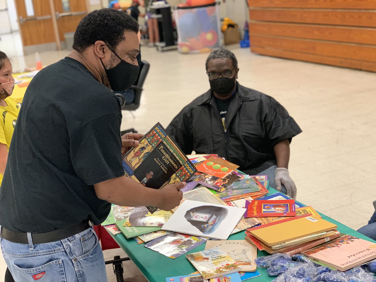 EaglesSouthwest's tweet photo. 🗣Mr. Bradford raiding the Book Table in search of Books 📚 to share with his Upcoming 5th grade Scholars 👨🏫 #Southwest🦅 #PlanningForPerfect #TheresNoPlaceLikeHome🌪@FCPSchoolsTN @Supt_DrConnie https://t.co/npAcOMZADS