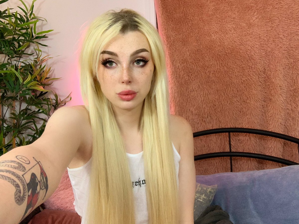 being a slut on my onlyfans rn https://onlyfans.com/cutiepii33quinn.