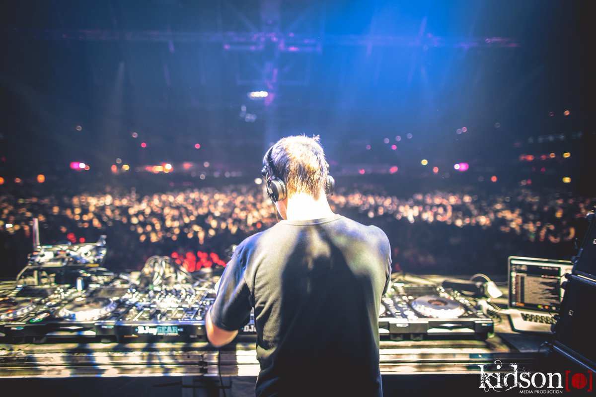 Photographer_PR's tweet photo. Welcome to the new episode of SoundCasting Radio #TranceFamily! Tune in now via > https://t.co/NezPdnGegI | #SCRadio314 https://t.co/xW2FFiiuLr
