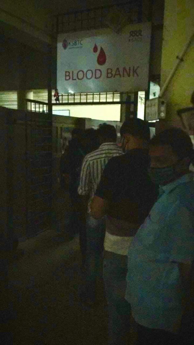 thekorahabraham's tweet photo. People queuing up outside a blood bank in Kozhikode at midnight to donate blood for those injured in the flight accident. 

This is Kerala. ❤️

Photo courtesy: Adil Almira. 

#Kerala #Kozhikode https://t.co/ZikCAY5kw5
