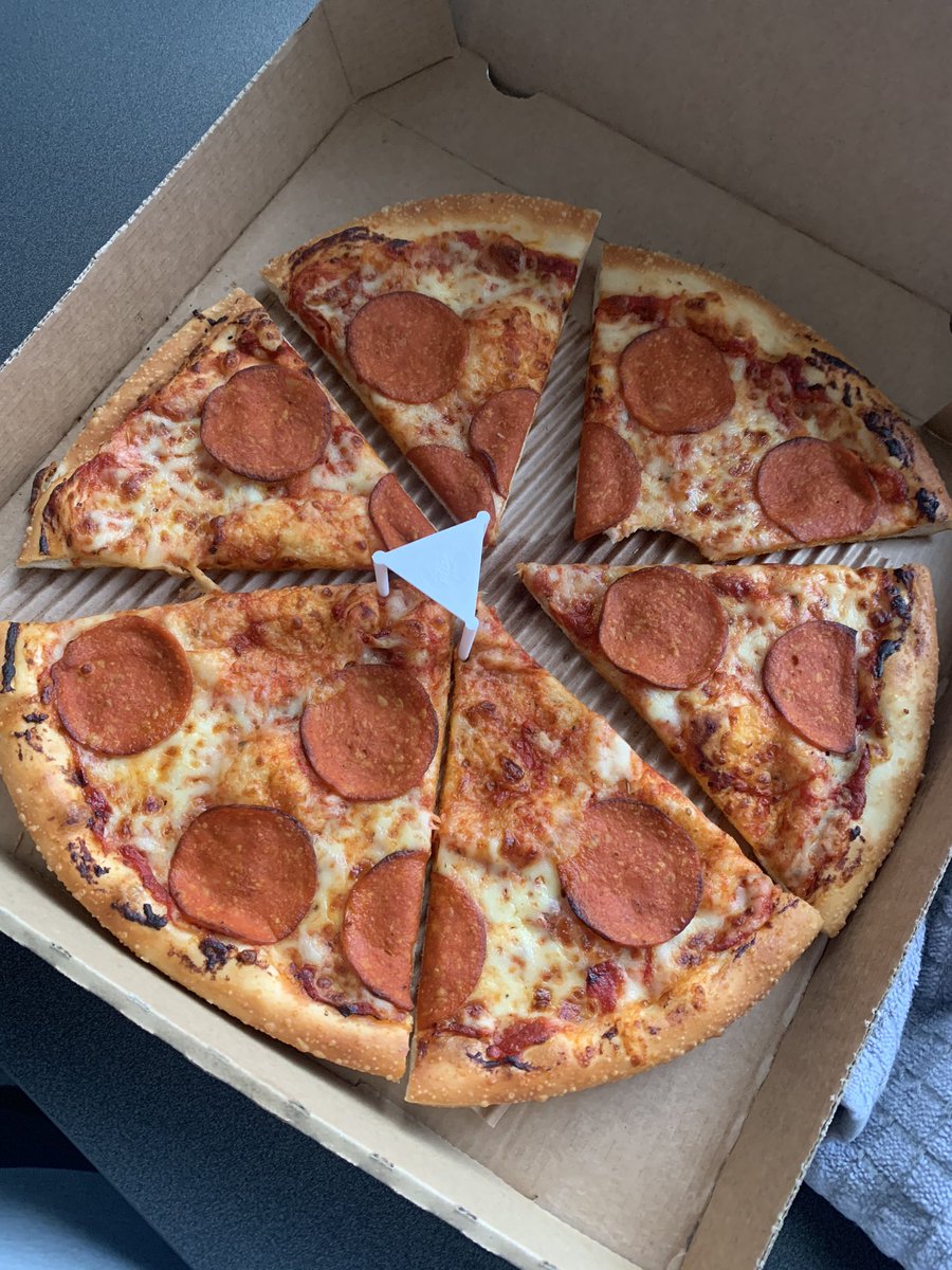 xHollyPopx's tweet photo. @pizzahutuk Recieved a VEGAN pizza tonight via deliveroo from your Sheffield high street branch and it was real cheese. Phoned to advise the restaurants and they couldn’t care less - when I tried to explain how serious this was he said ‘what more can I say’. Awful experience. https://t.co/JShRAt2tW1