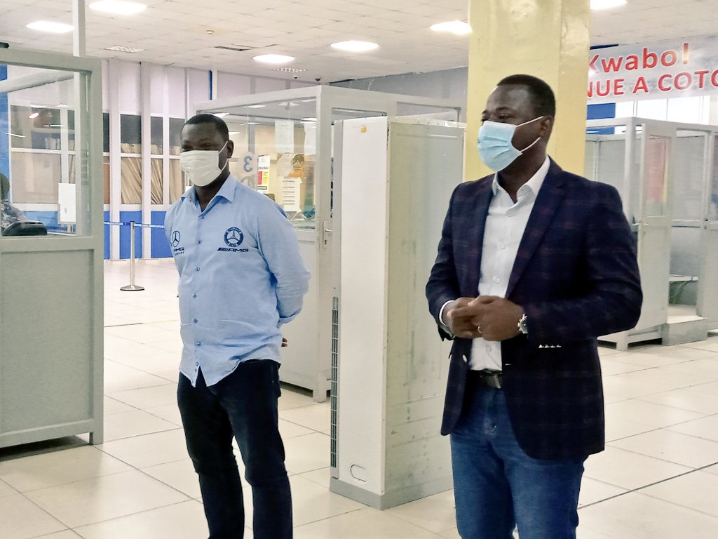 gouvbenin's tweet photo. Arrivée du Président de la Fédération Internationale de Pétanque, #ClaudeAZEMA, à #Cotonou dans le cadre de la cérémonie de présentation officielle de la mascotte des Championnats du Monde de Pétanque #Cotonou2022. Il a été accueilli par le #DSE, #BonaventureCODJIA. #Wasexo https://t.co/EwmS5A3wOT