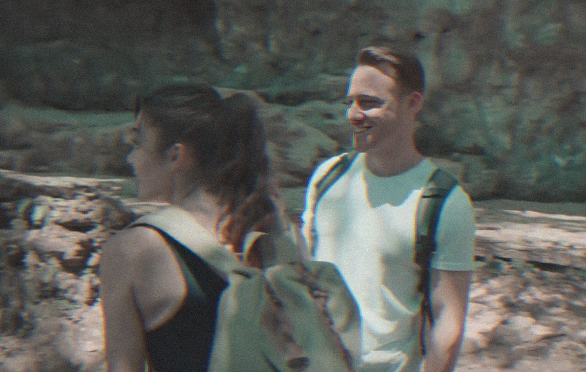 farahxxchaos's tweet photo. I think its kinda scary actually, to find someone who so effortlessly can make you smile, over and over again.
#SenCalKapimi || #EdSer https://t.co/1wpQsoR8hO