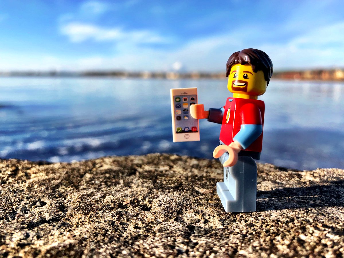 CoastguardTeam's tweet image. Have an excellent time if you're heading to the coast to enjoy the #UKHeatwave but please stay safe. Be smart with your smart phone and #KnowWhoToCall if you see someone in difficulty at sea or along the coast - it's always dial 999 and ask for the Coastguard #999Coastguard