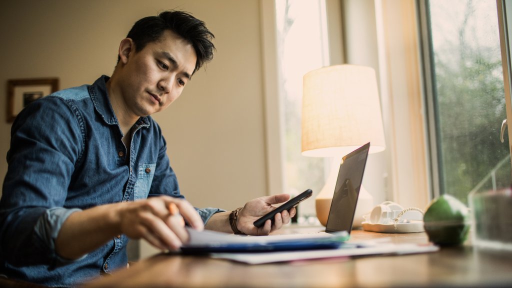 SwickAssociates's tweet image. Now that many people are working from home, the question has arisen: Do you still have to pay taxes in another state if you're not actually commuting to work there? 

#StateTaxes #IncomeTax #Business #RemoteWork

bit.ly/39SHlj7