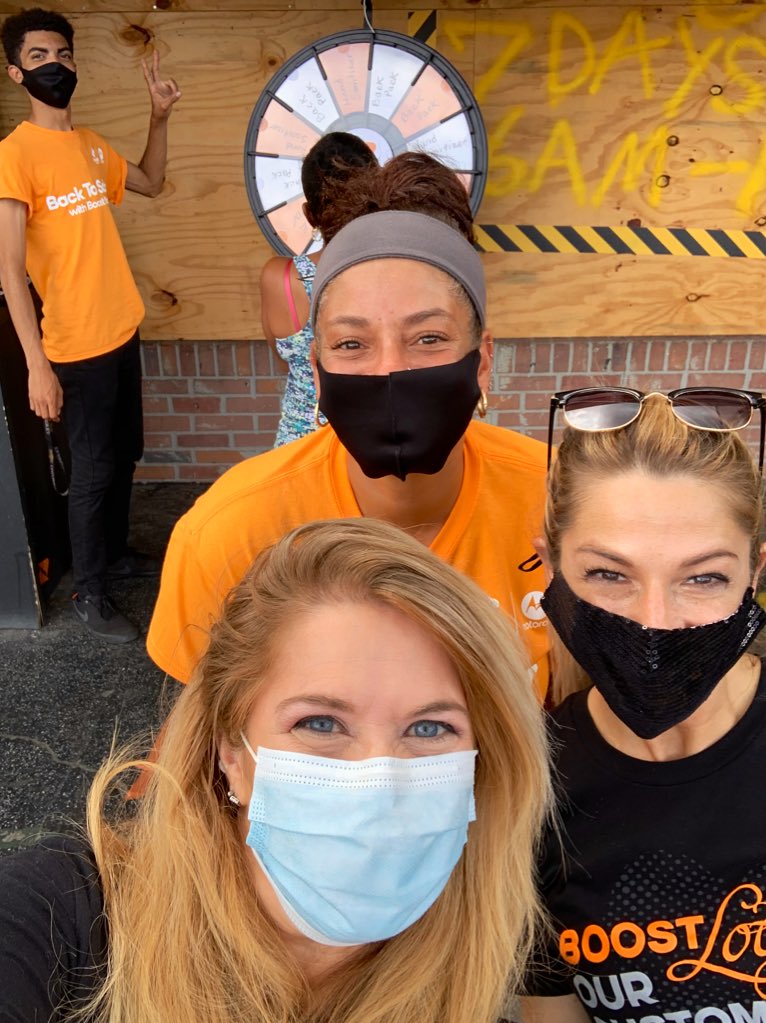 BoostSwat's tweet image. So blesssed to be out help in our communities! Backpacks, ices, great music, smiling faces and big savings!!! 
@IHrtBoostTpa @JoseSERSM @mschwager3 @JenniferGibbsLM 
#BoostNation