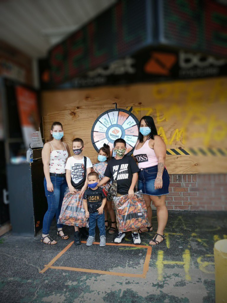BoostSwat's tweet image. So blesssed to be out help in our communities! Backpacks, ices, great music, smiling faces and big savings!!! 
@IHrtBoostTpa @JoseSERSM @mschwager3 @JenniferGibbsLM 
#BoostNation