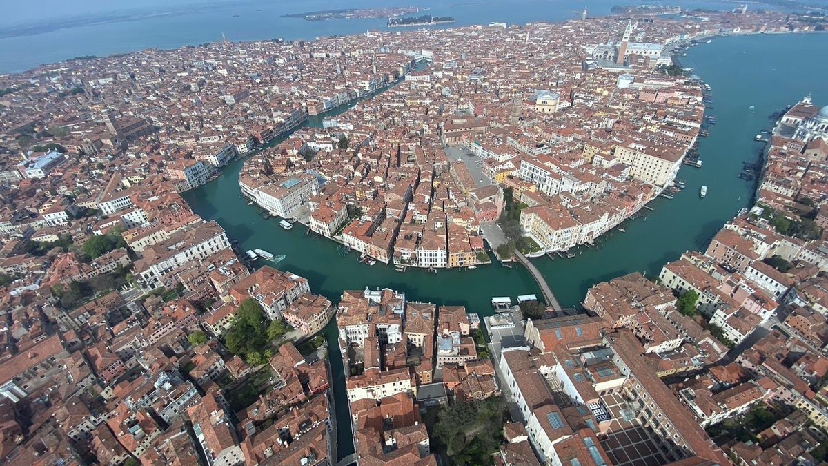 andreamartella's tweet photo. Con l'Autorità per Venezia, istituita oggi dal Governo, si chiude con il passato. Si tratta di una svolta che consente una maggiore efficienza e trasparenza nella tutela della città, nella salvaguardia lagunare e nella gestione del Mose. #Venezia ha un futuro. https://t.co/I1pSVrN56k
